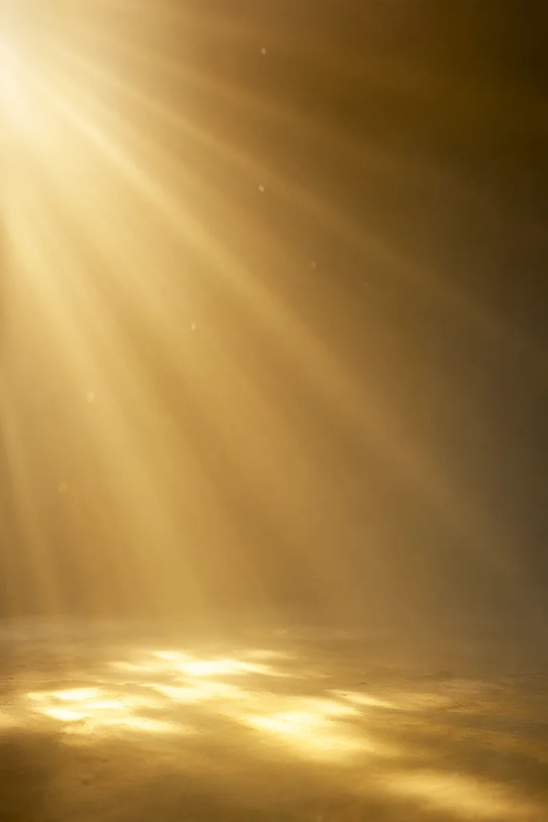 Golden Light Rays in Quiet Haze
