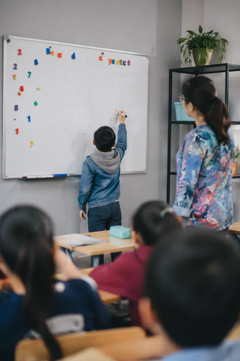 Overseas Mission English Classroom Teaching Scene