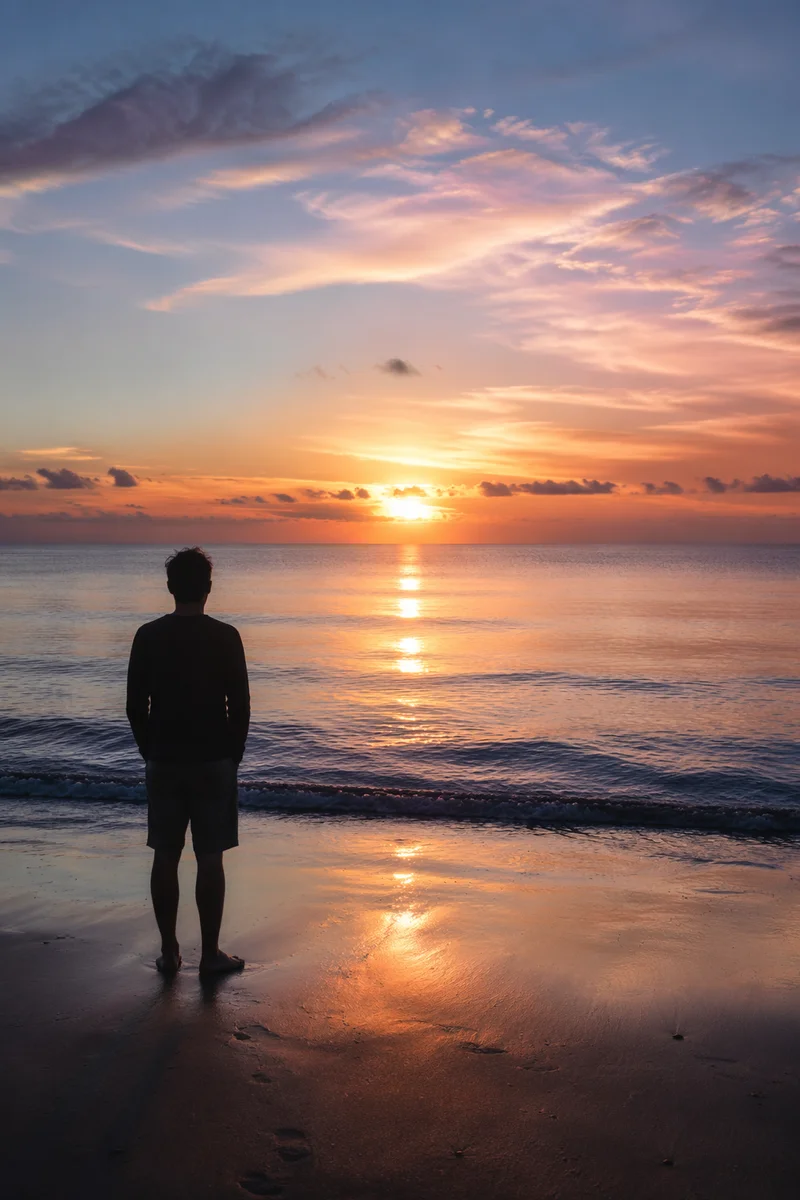 Eternal Sunrise Over a Peaceful Ocean