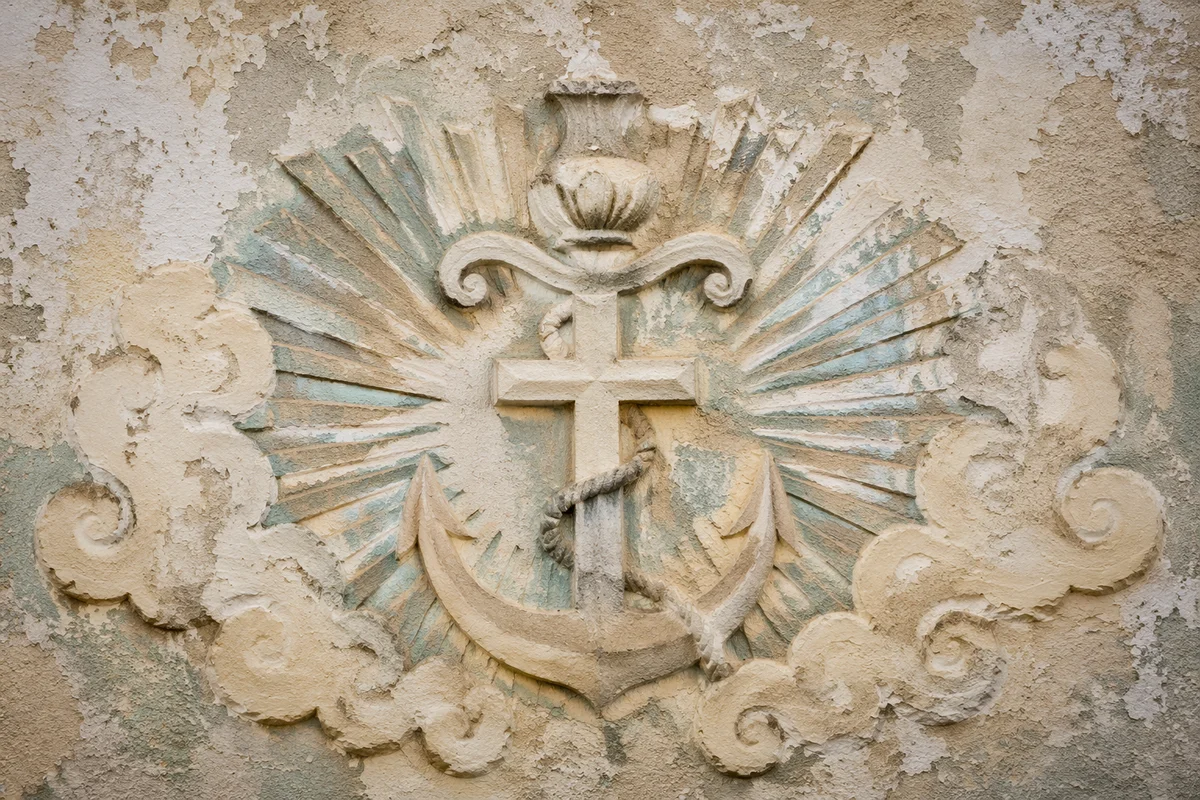 Evergreen Hope Anchor and Cross Relief