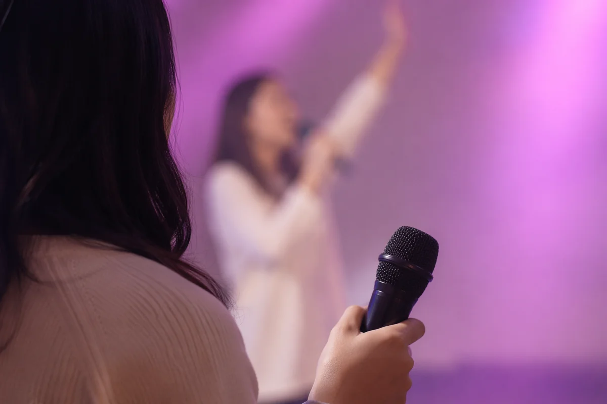 Korean Church Praise Microphone in Stage Lights