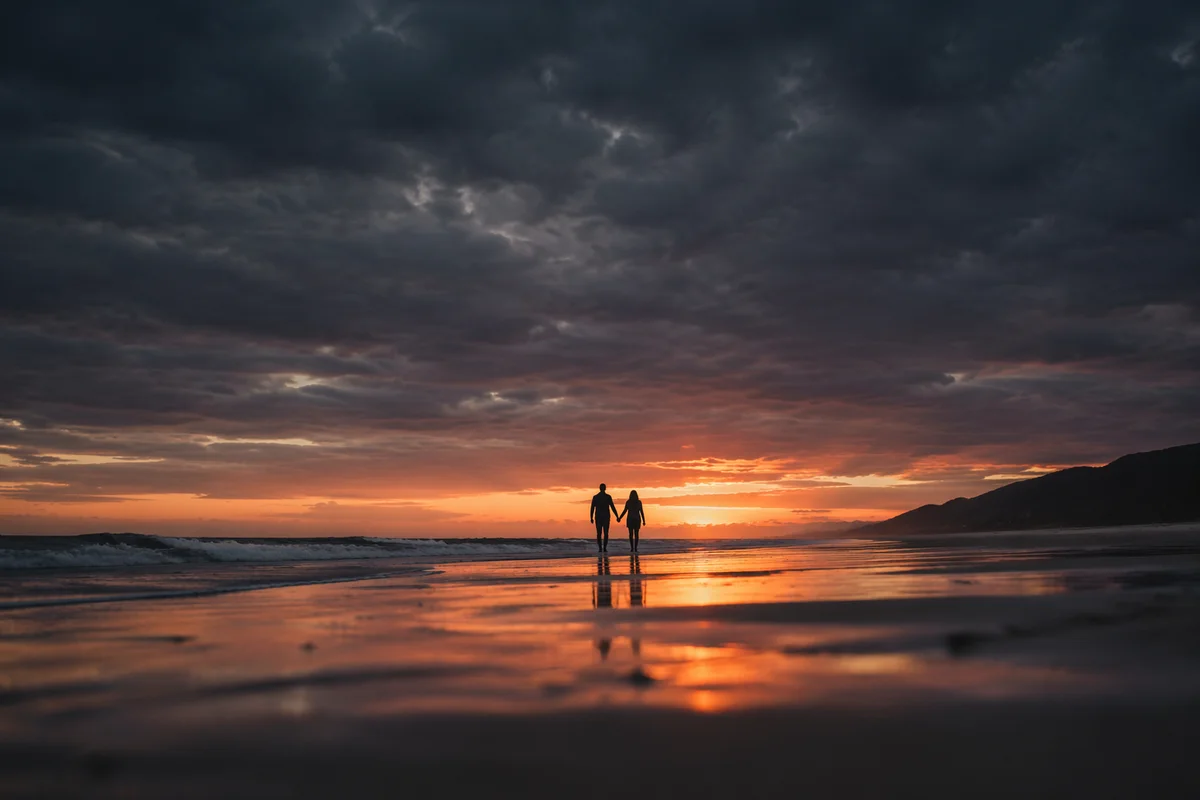 Romantic Beach Sunset Couple Silhouette
