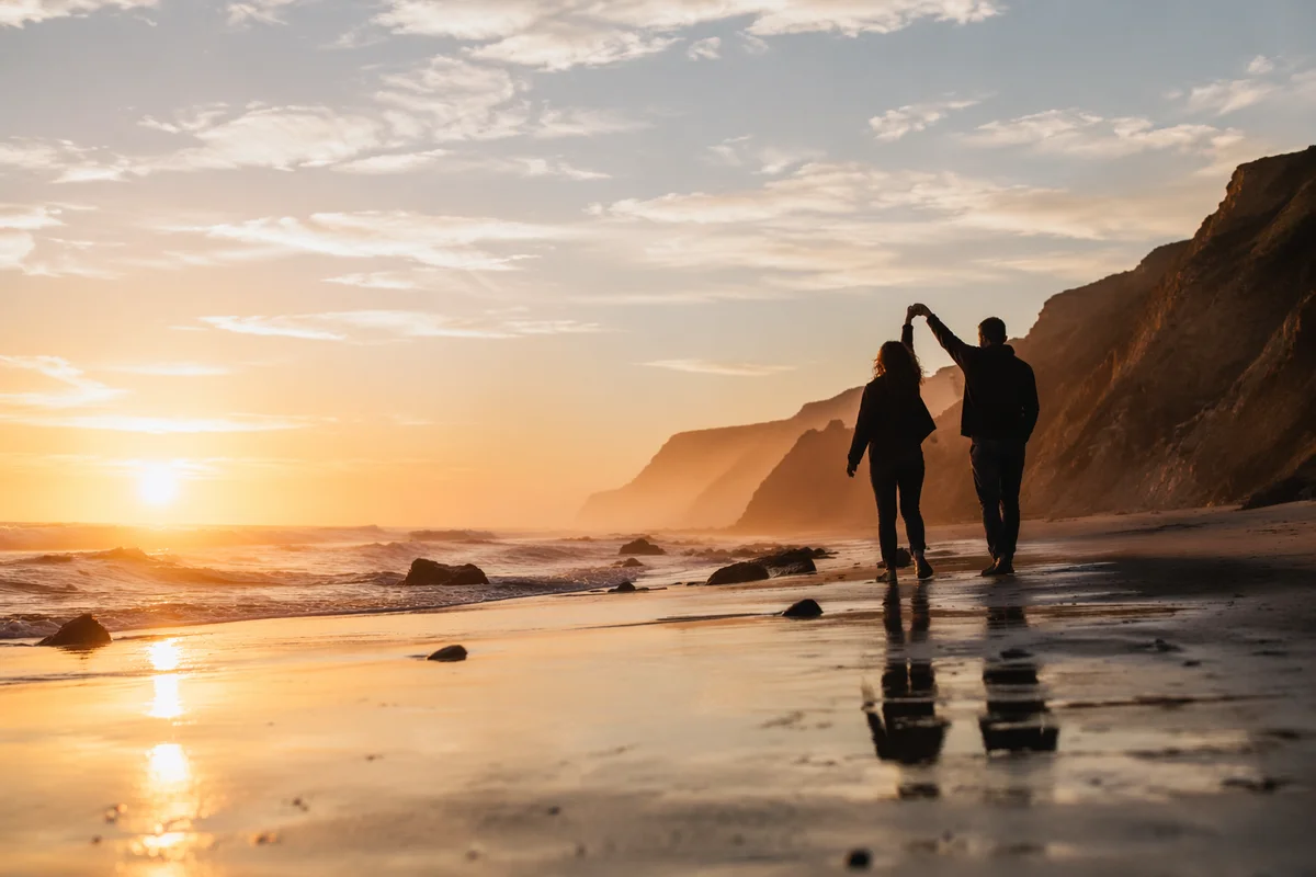 Romantic Beach Sunset Couple Silhouette