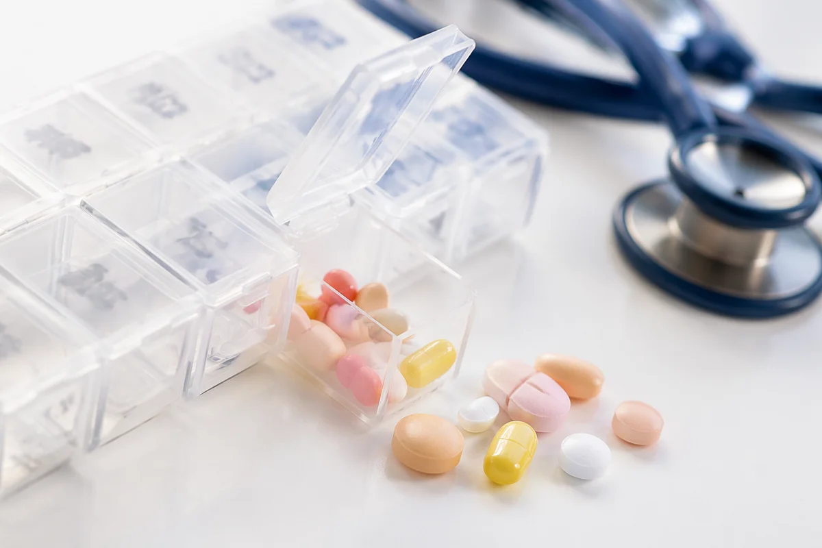 Weekly Pill Organizer With Medicine Capsules