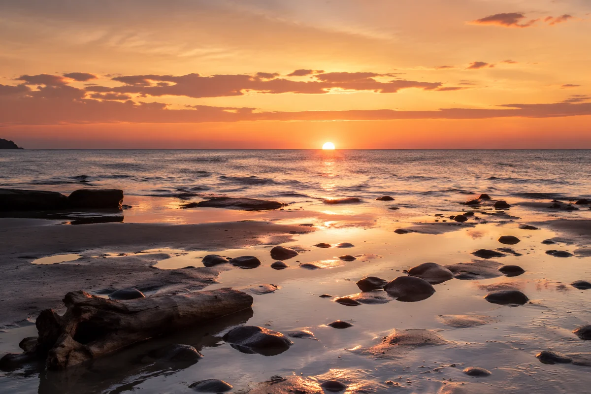 Golden Hour Ocean Horizon at Sunset