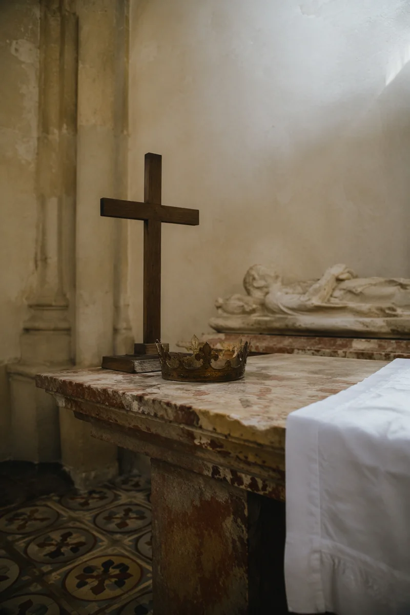 Christ the King Crown and Cross Altar