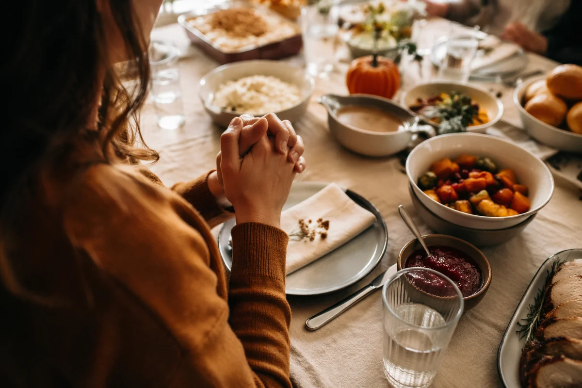 Thanksgiving Family Prayer at Dinner Table