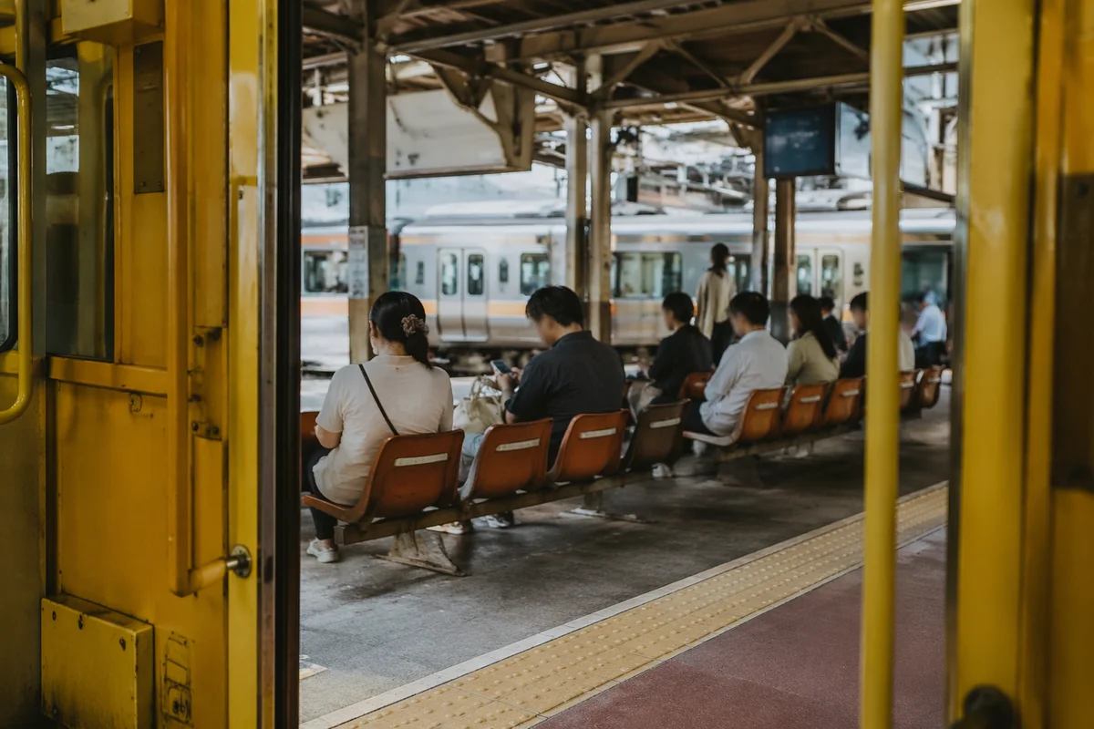 Urban Train Platform Waiting Commuters Scene