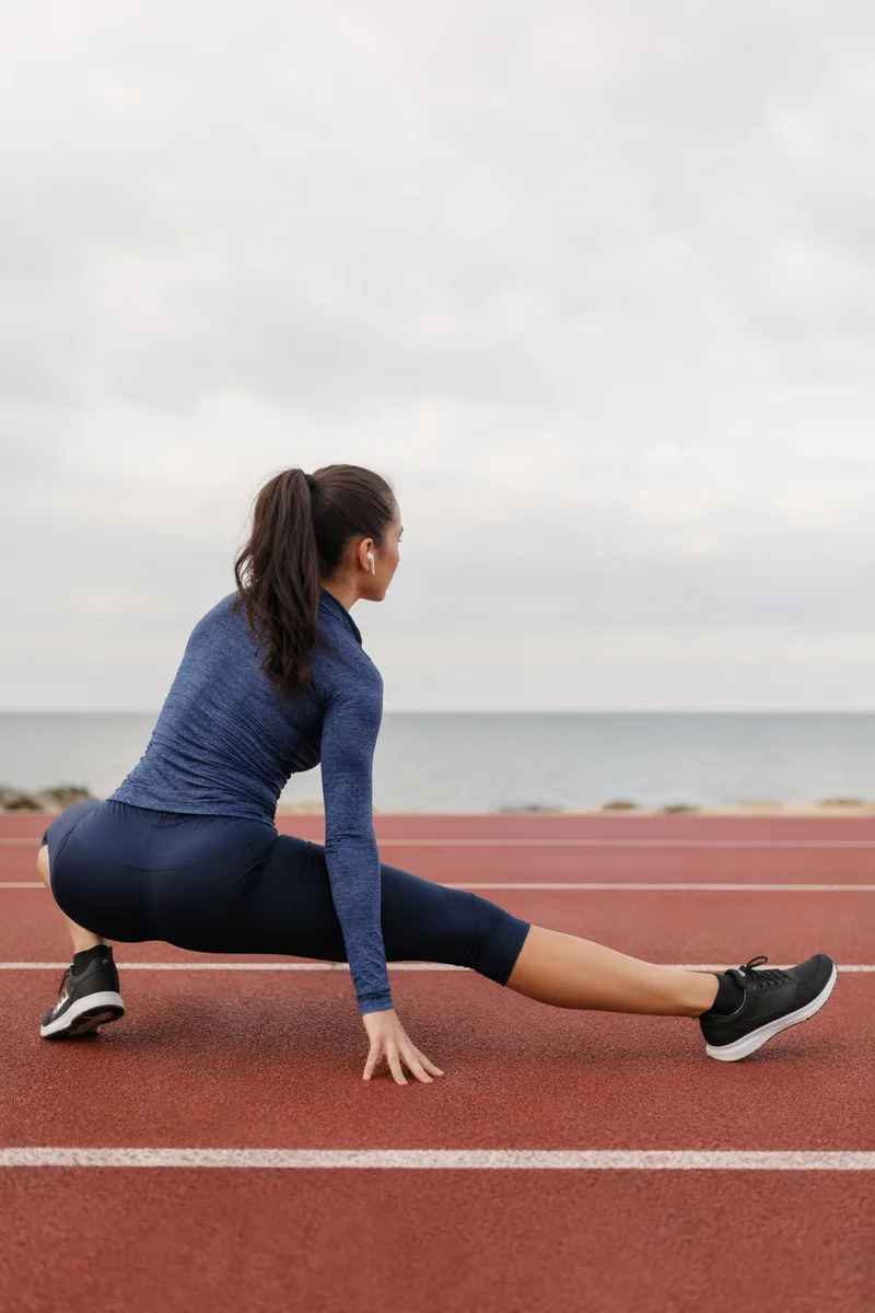 Pre-Run Side Lunge on Seaside Track