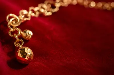 Elegant Gold Chain on Crimson Velvet
