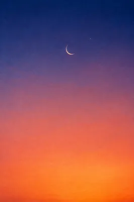 Serene Sunset Gradient Sky with Crescent Moon