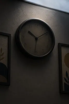 Moody Office Clock for Time Management
