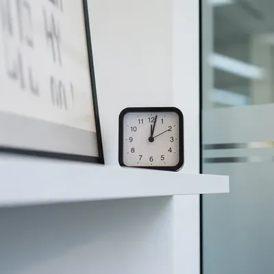 Minimal Office Clock for Time Management