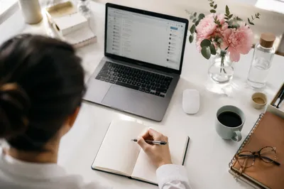 Professional Email Writing at Minimal Desk