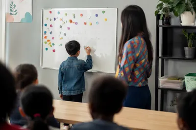 Overseas Mission English Classroom Teaching Scene