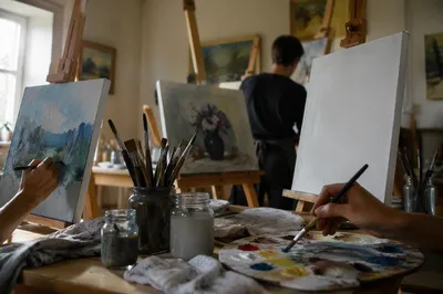 Bright Community Art Class with Canvases