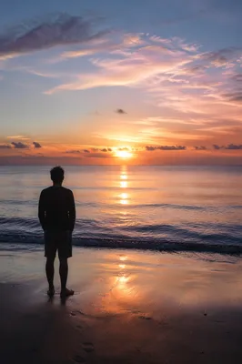 Eternal Sunrise Over a Peaceful Ocean