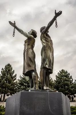 Broken Chains Memorial of Spiritual Freedom