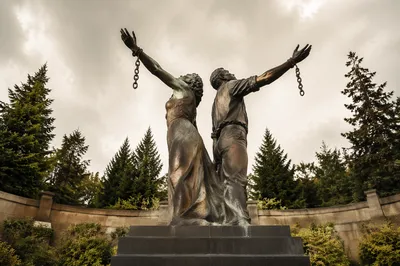 Broken Chains Memorial of Spiritual Freedom