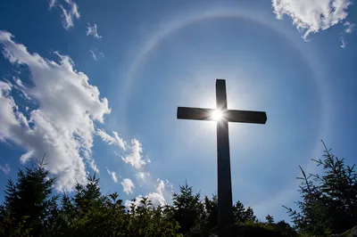 Wooden Cross with Radiant Sunburst Rays