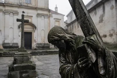 Jesus Carrying Cross in Stone Courtyard