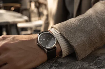 Elegant Analog Wristwatch Fashion Close-Up