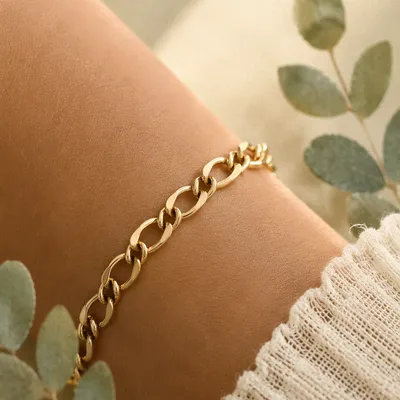 Gold Chain Bracelet Macro on Wrist