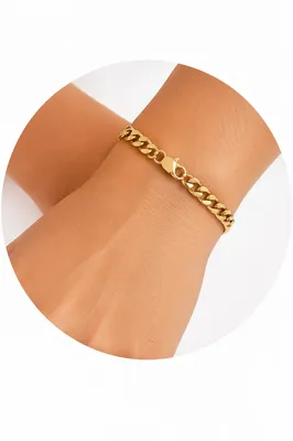 Gold Chain Bracelet Macro on Wrist