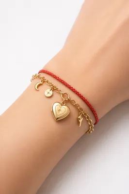 Gold Chain Bracelet Close-Up on Wrist