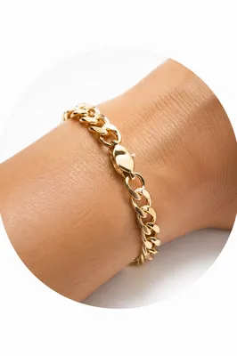 Gold Chain Bracelet Close-Up on Wrist