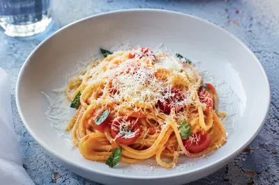 Homemade Italian Spaghetti with Tomato Basil