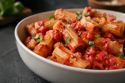 Rigatoni Pasta with Tomato Basil Sauce