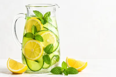 Refreshing Lemon Cucumber Mint Detox Water