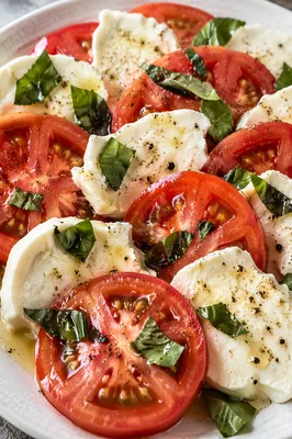 Fresh Caprese Salad with Basil and Mozzarella
