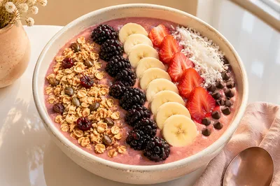 Berry Smoothie Bowl with Granola Toppings