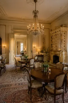 Elegant Dining Room Tables and Chairs