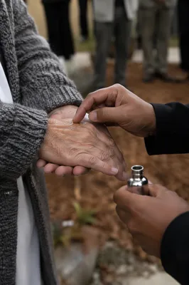 Anointing Oil Prayer for Gentle Healing