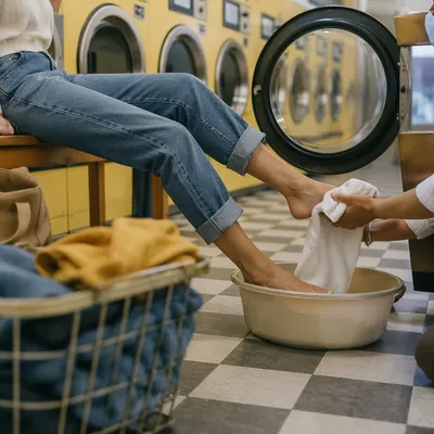 Caring Foot Washing Service in Laundromat