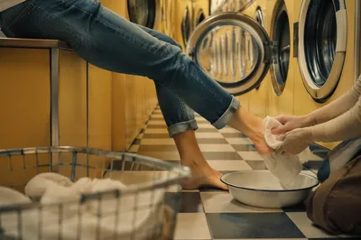 Humorous Foot Washing Service in Laundromat