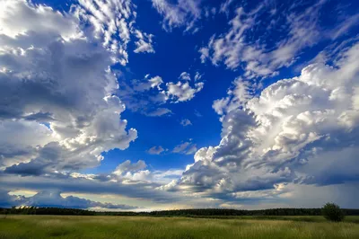 Dramatic Blue Sky and Towering Clouds