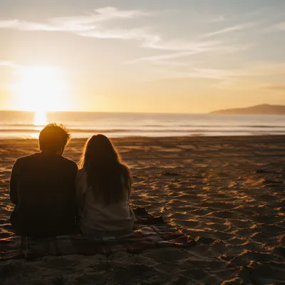 Golden Sunset Beach Horizon with Silhouettes