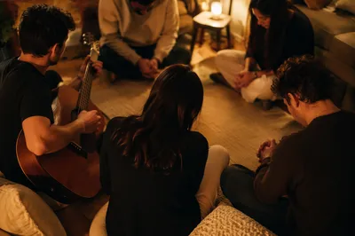 Intimate Acoustic Gathering in Cozy Living Room