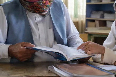 Diverse Teacher Guiding Student Reading