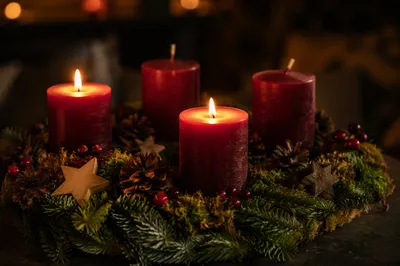 Warm Advent Wreath with Burgundy Candles