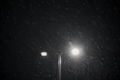 Peaceful Snowfall Under Evening Streetlight