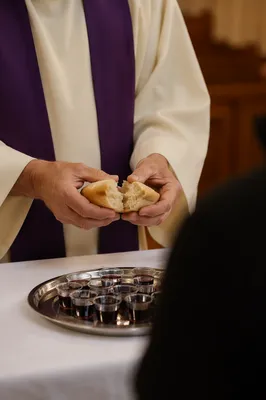 Maundy Thursday Communion Bread Breaking
