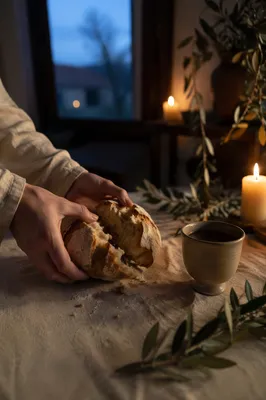 Maundy Thursday Bread Breaking Communion Scene