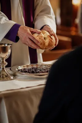 Maundy Thursday Communion Bread Breaking