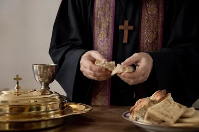 Maundy Thursday Communion Bread Breaking