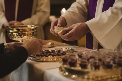 Maundy Thursday Communion Bread Breaking Service